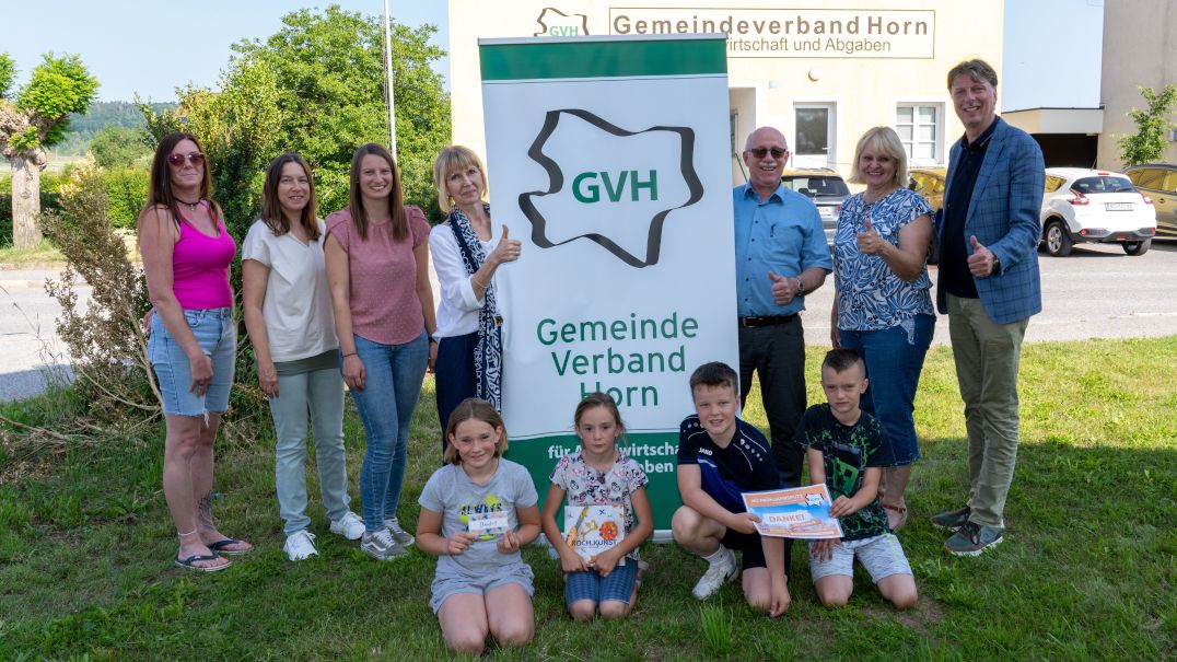 Gewinnerinnen und Gewinner aus dem Bezirk Horn - wurden geehrt für ihr Engagement beim Frühjahrsputz